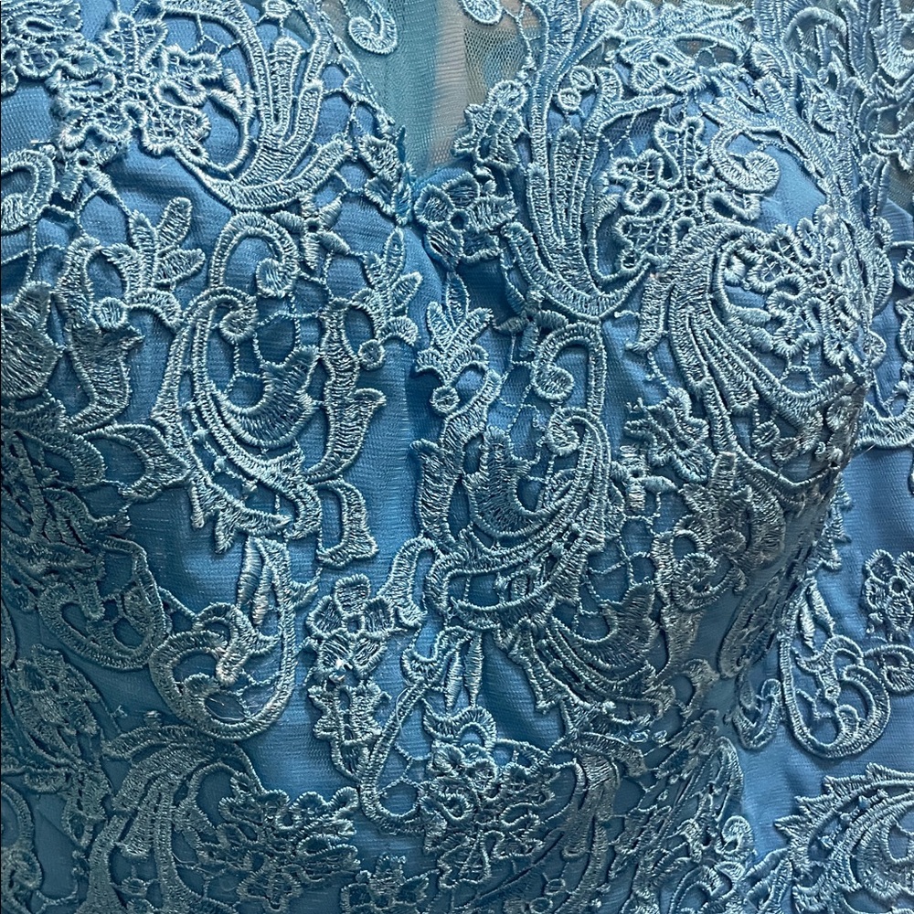 Elegant Blue Lace Dress - Picture 4 of 7